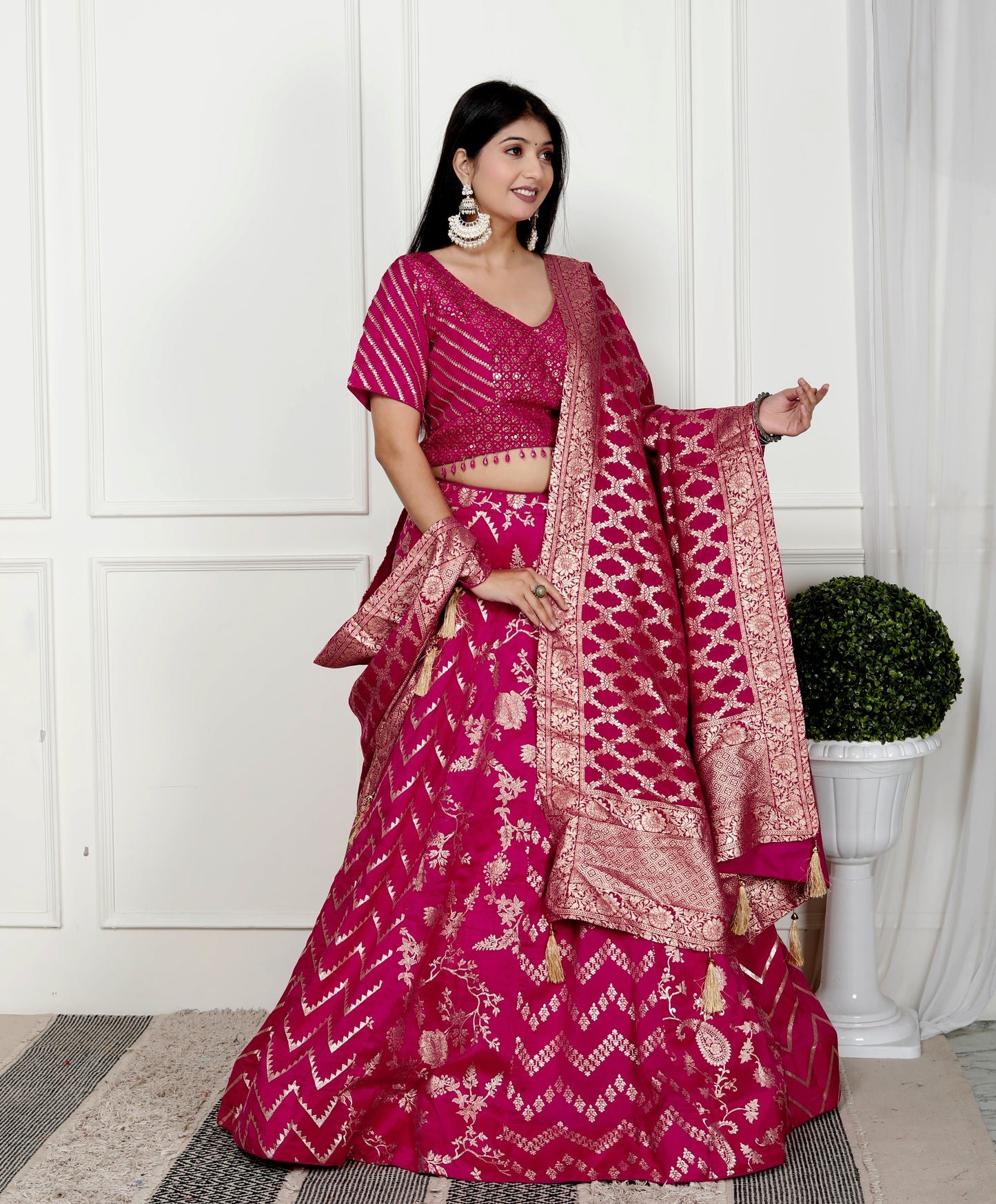 STYLISH SILK BROCADE ZARI LEHNGA