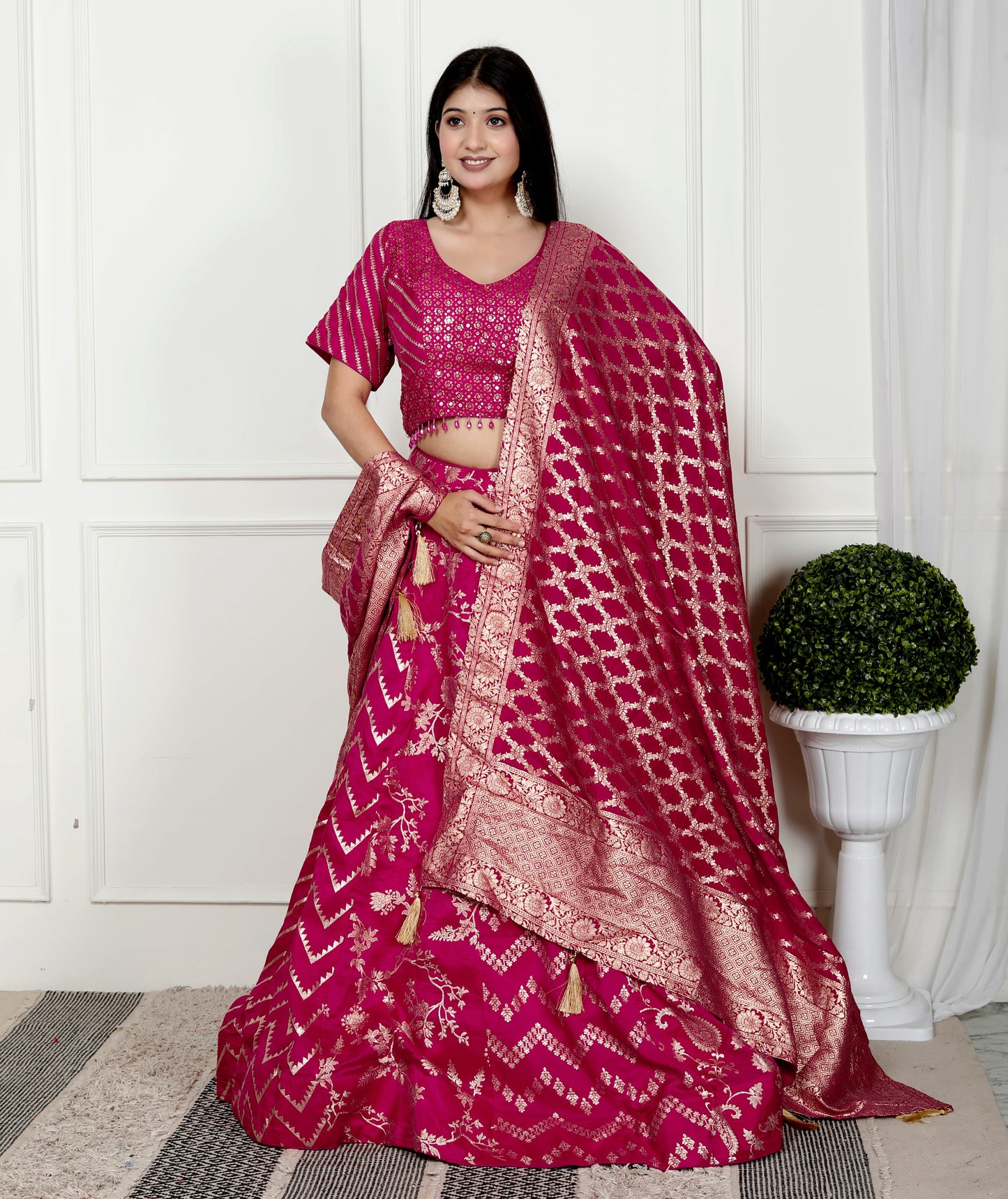 STYLISH SILK BROCADE ZARI LEHNGA
