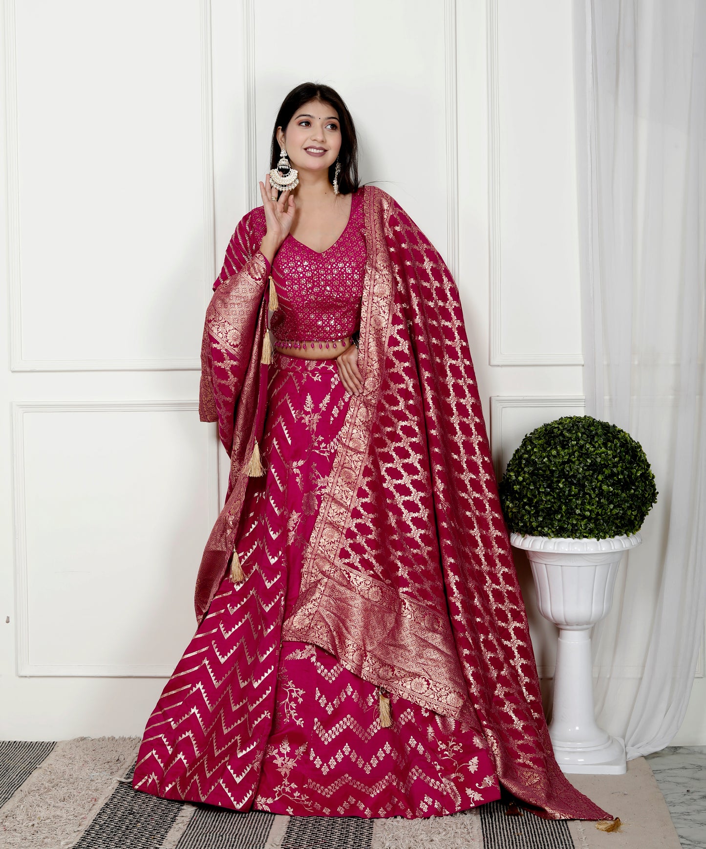 STYLISH SILK BROCADE ZARI LEHNGA