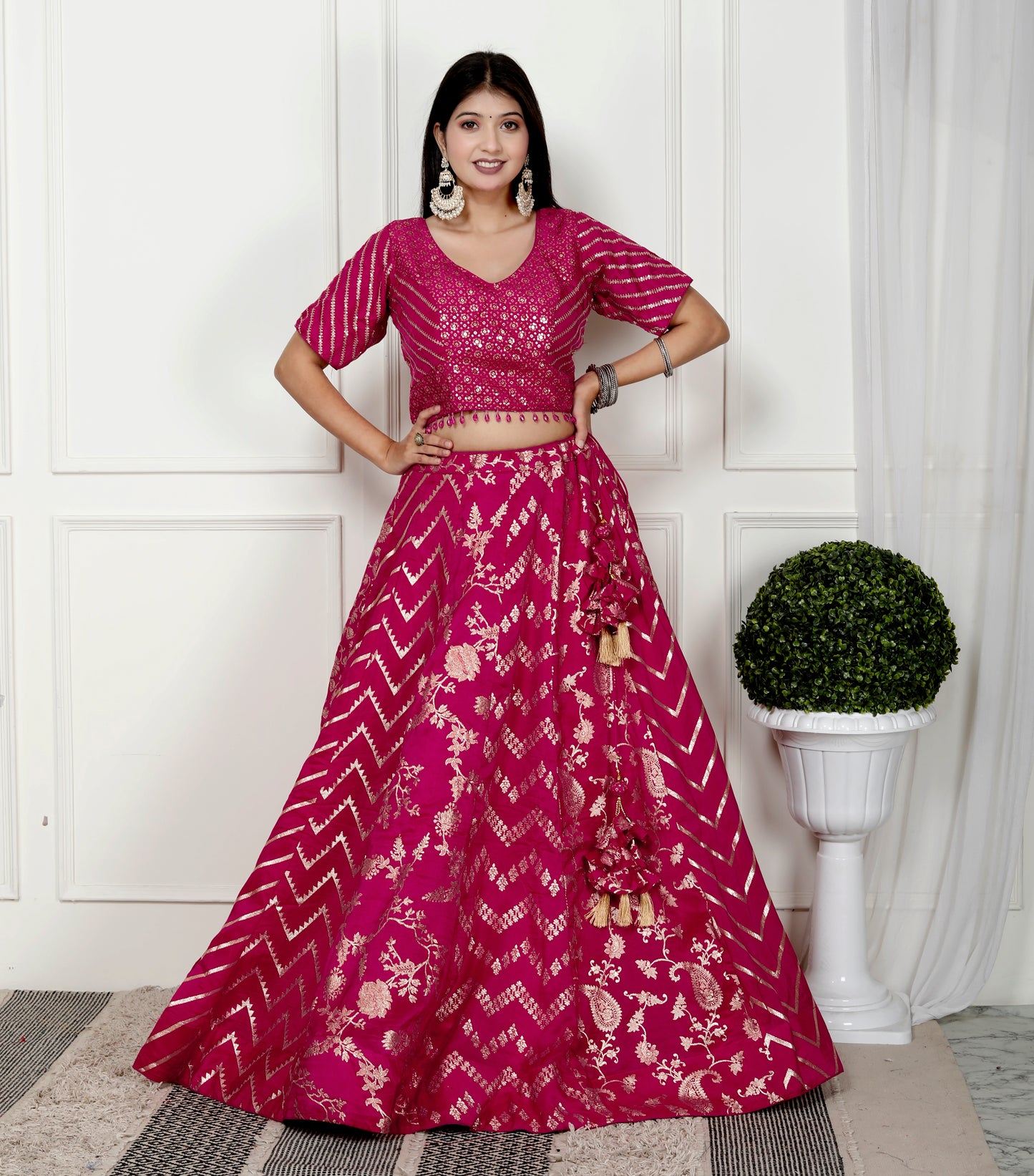 STYLISH SILK BROCADE ZARI LEHNGA