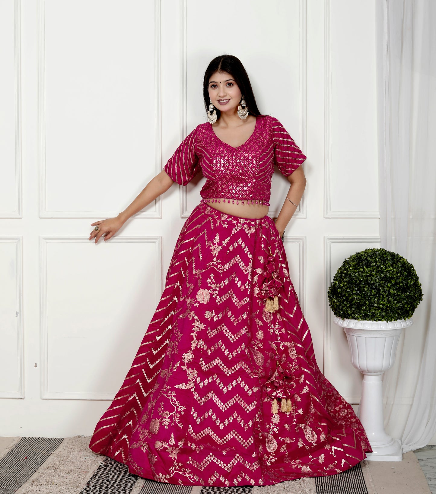 STYLISH SILK BROCADE ZARI LEHNGA