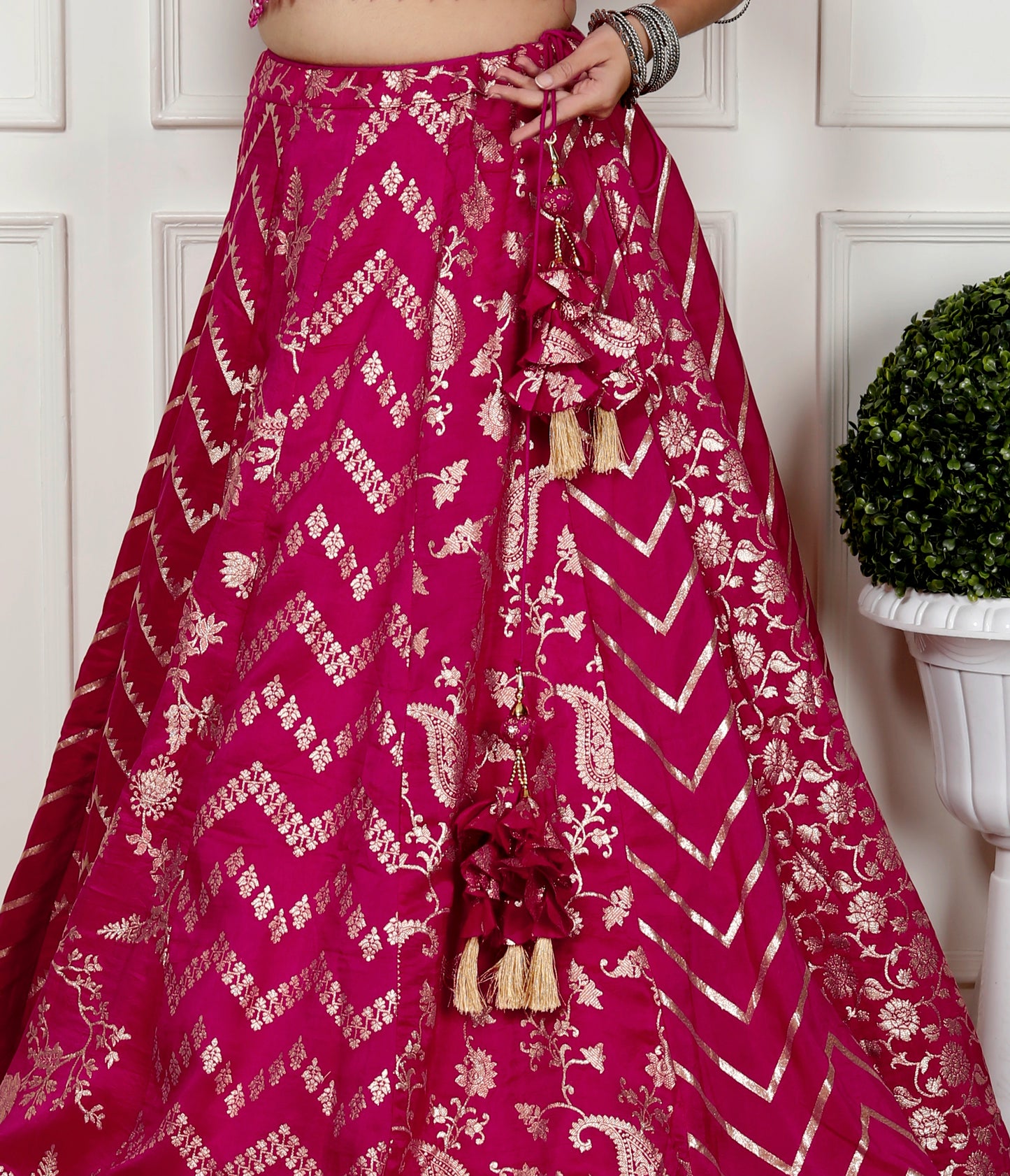 STYLISH SILK BROCADE ZARI LEHNGA