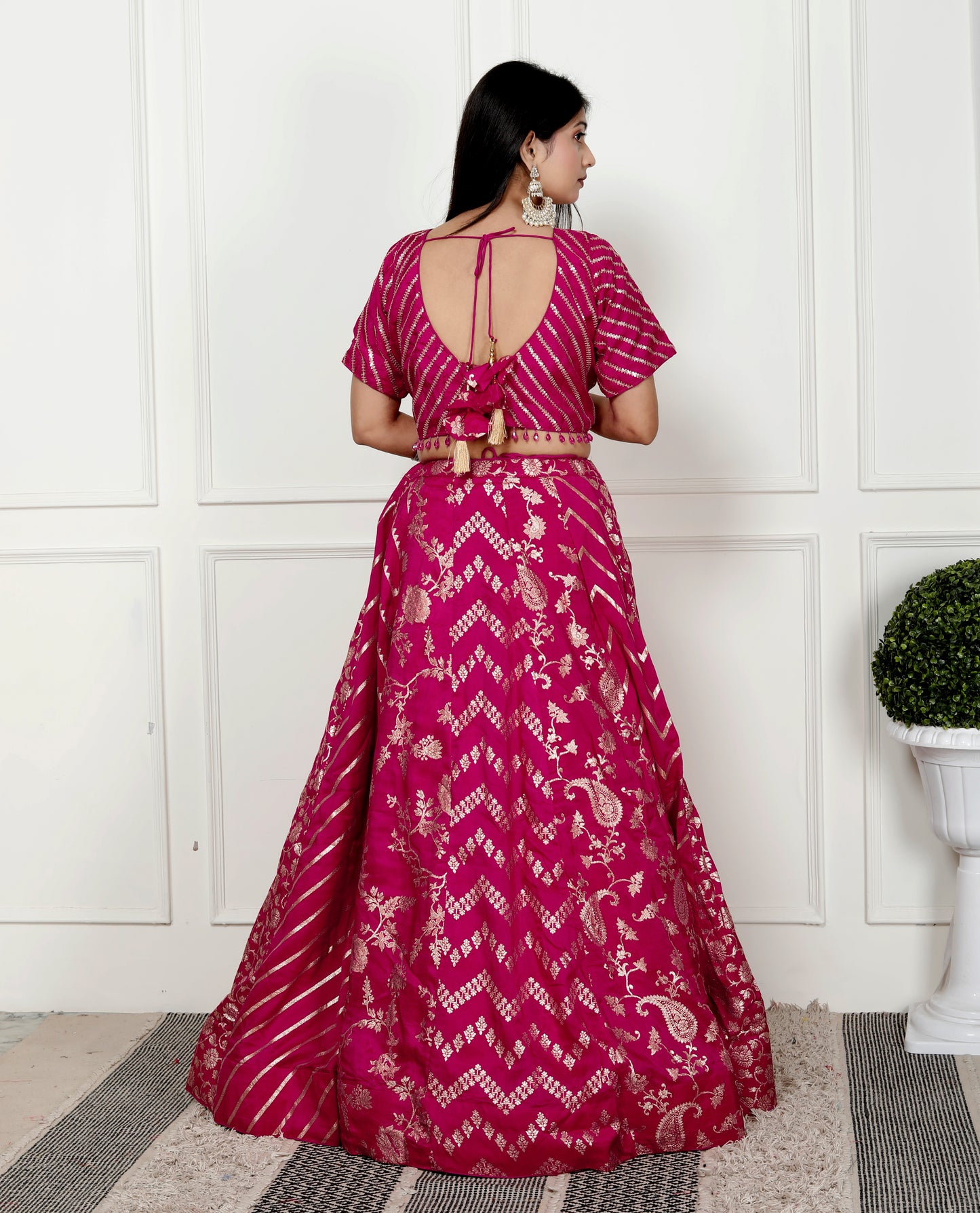 STYLISH SILK BROCADE ZARI LEHNGA