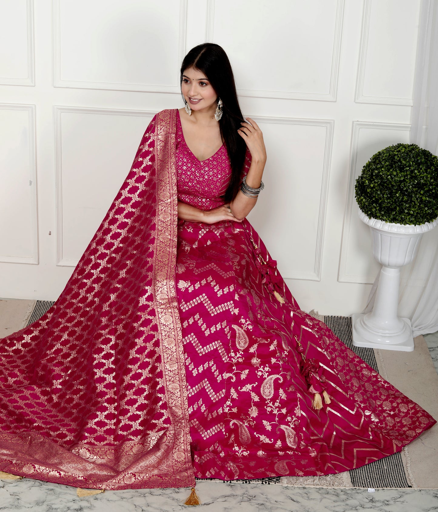 STYLISH SILK BROCADE ZARI LEHNGA