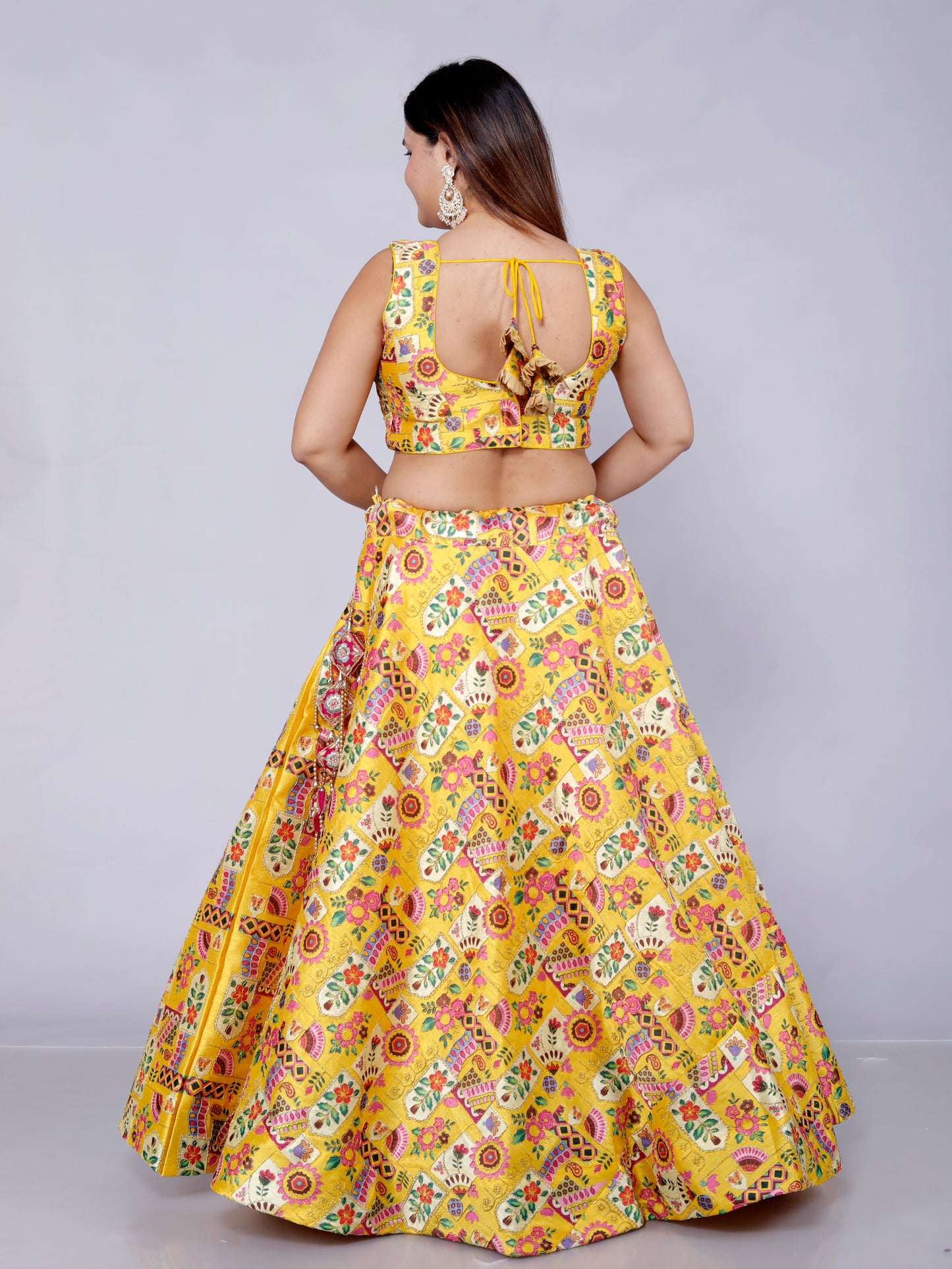 SILK HAND PAINTED ZARI OUTLINE WORK STICH YELLOW LEHNGA BY SKFBHOLUBHAI