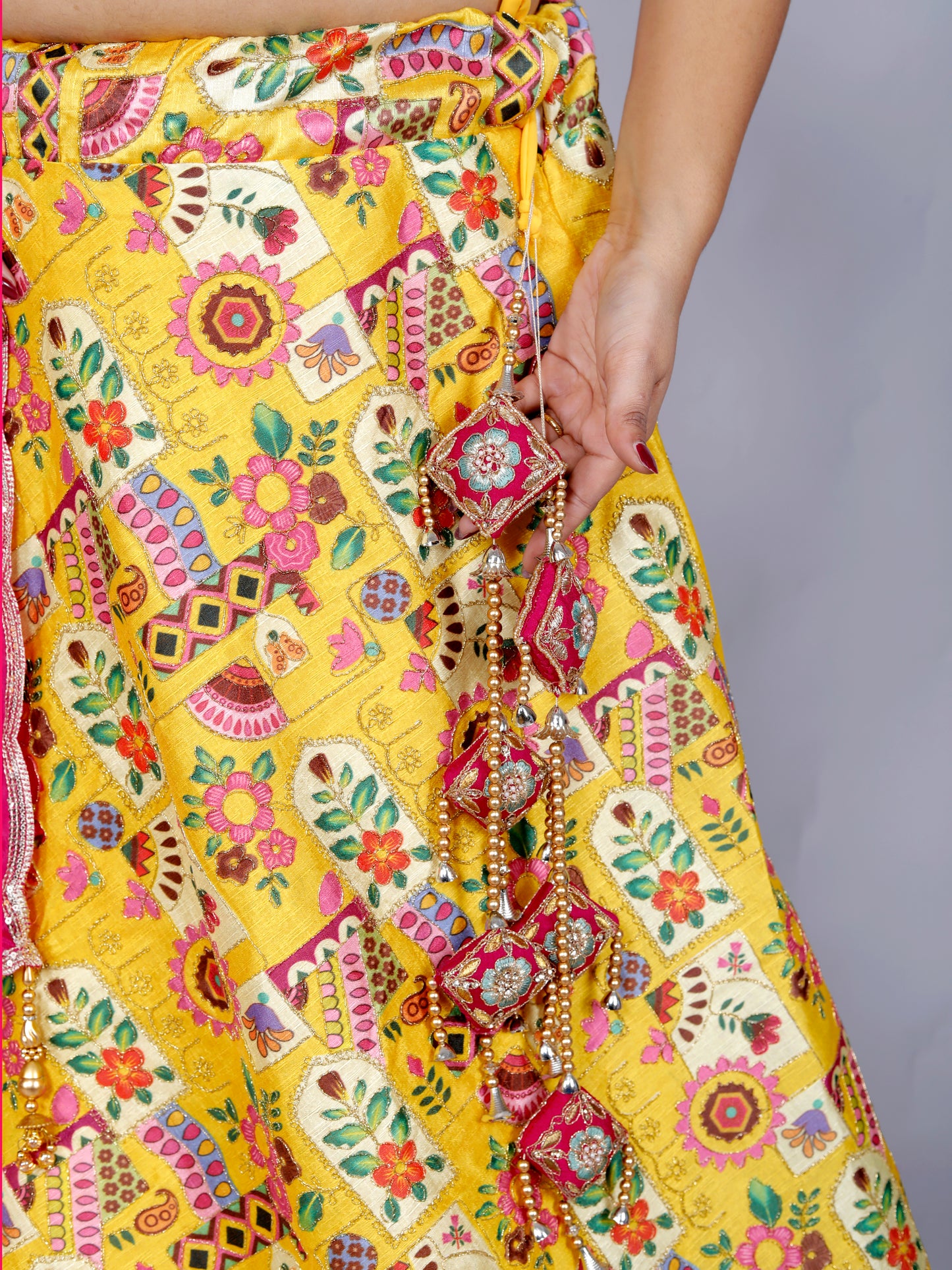 SILK HAND PAINTED ZARI OUTLINE WORK STICH YELLOW LEHNGA BY SKFBHOLUBHAI