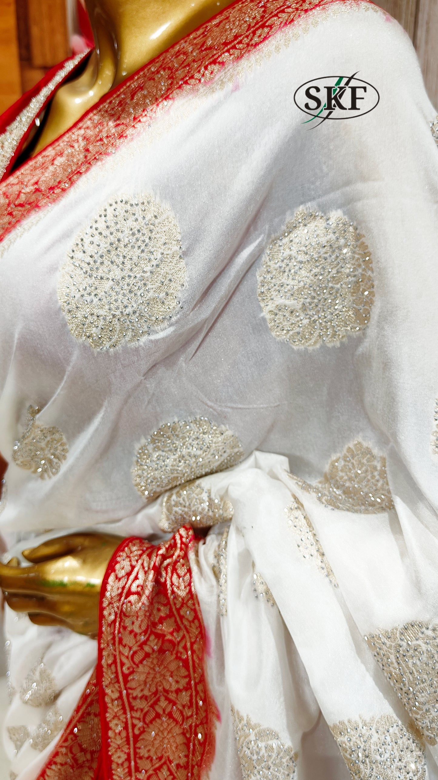 JAIPURI FAGUN SILK RED&WHITE SEROSKI WEAVING BUTTY SAREE BY SKFBHOLUBHAI