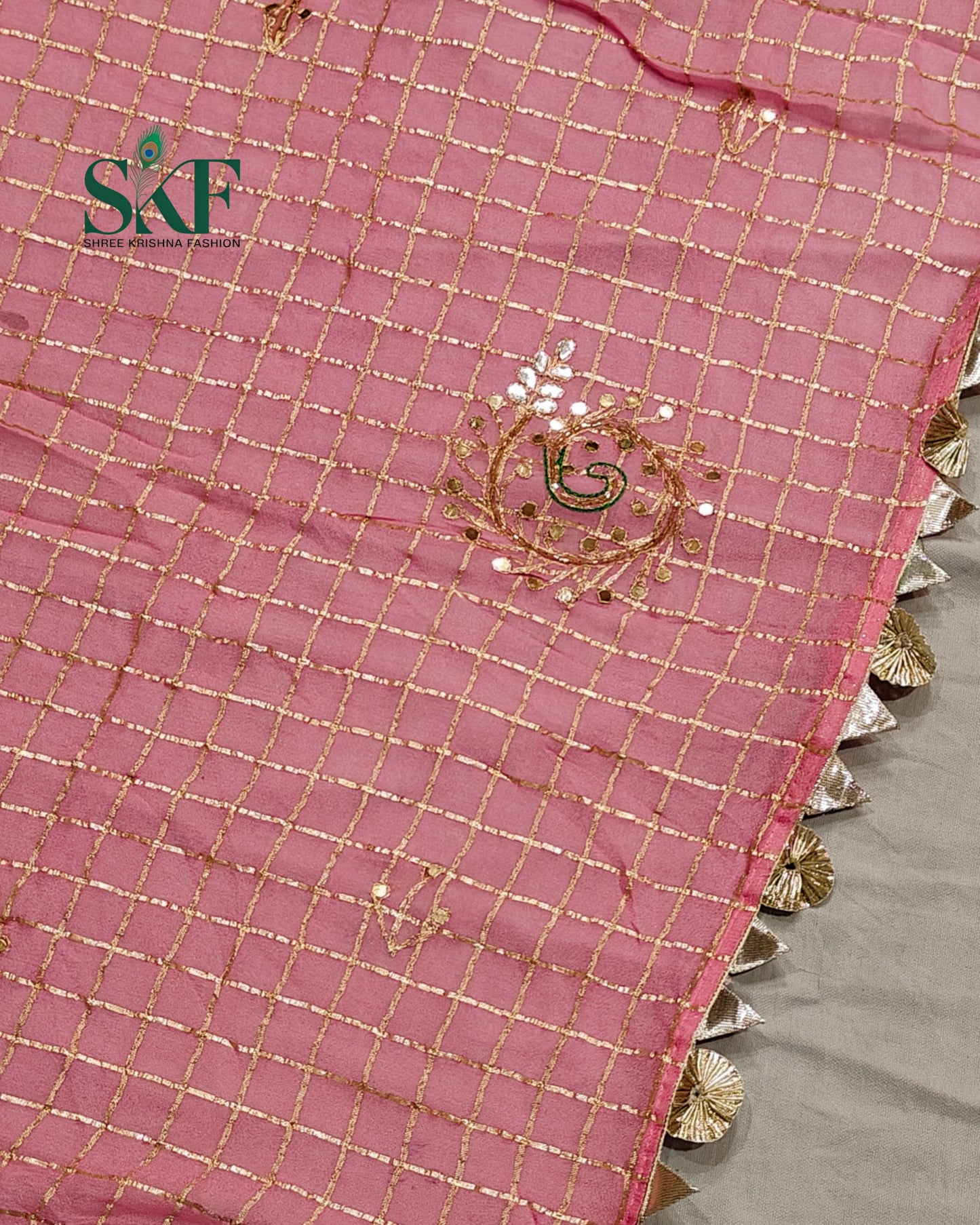 VISCOSS GEORGETTE AARI GOTTA CHEKERD SATIN BORDER WORK BABYPINK SAREE BY SKFBHOLUBHAI