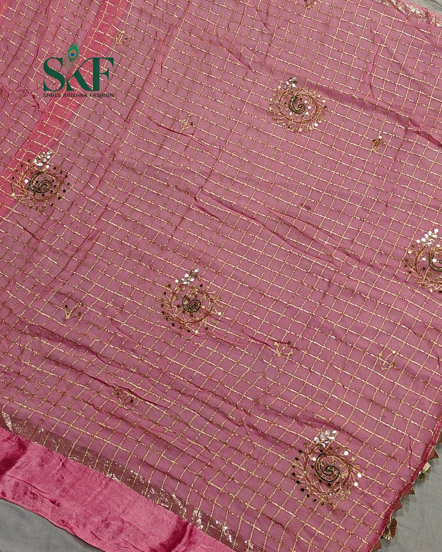 VISCOSS GEORGETTE AARI GOTTA CHEKERD SATIN BORDER WORK BABYPINK SAREE BY SKFBHOLUBHAI