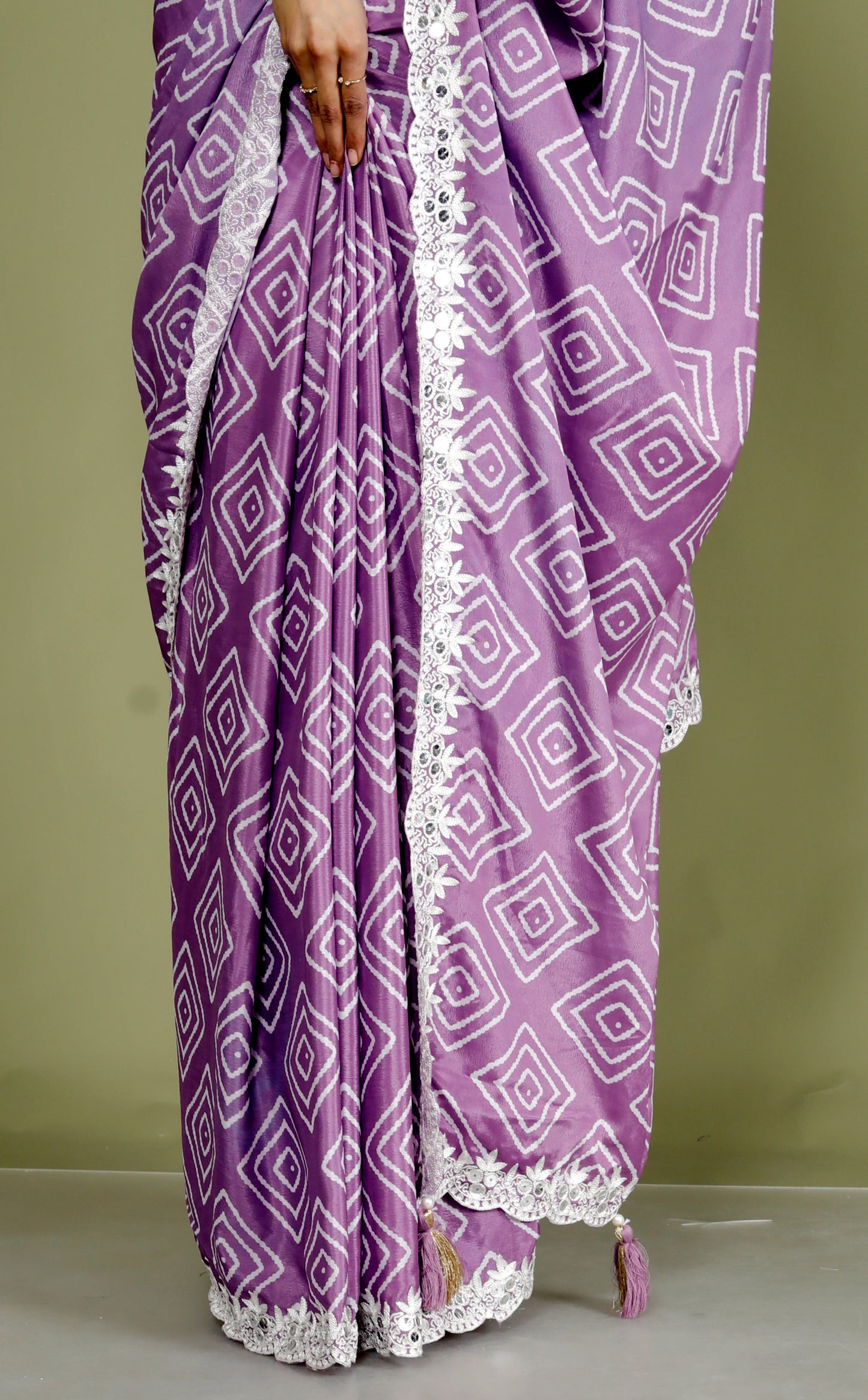 CHINON DIGITAL PRINT THREAD EMBROIDERY STICH BLOUSE LAVENDER SAREE BY SKFBHOLUBHAI