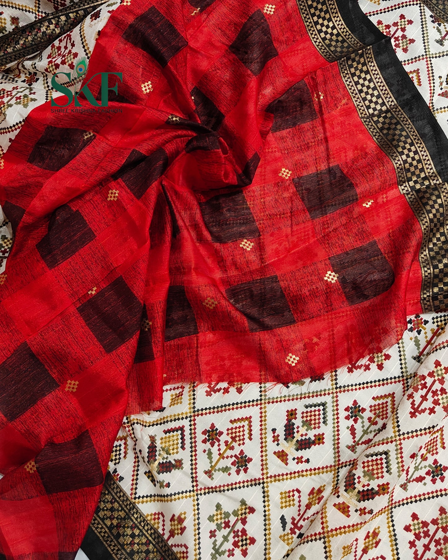 MAURA SILK PATOLA FOIL PRINT WEAVING IVORY SAREE BY SKFBHOLUBHAI