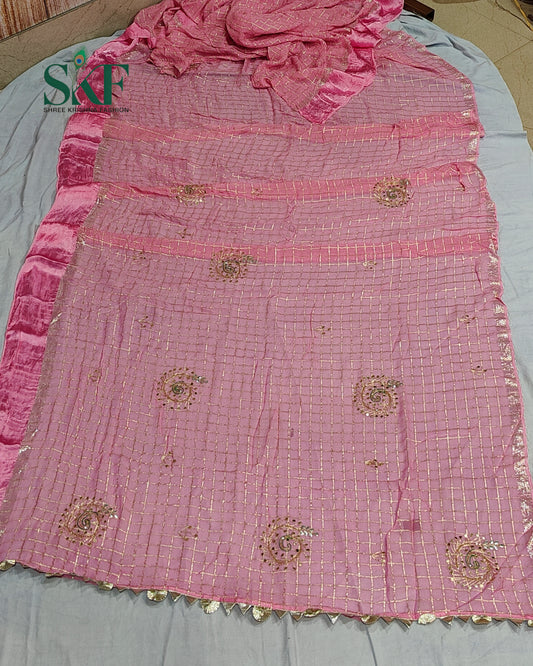 VISCOSS GEORGETTE AARI GOTTA CHEKERD SATIN BORDER WORK BABYPINK SAREE BY SKFBHOLUBHAI
